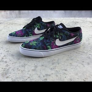 Nike Toki Low Floral TXT Print SIZE 10